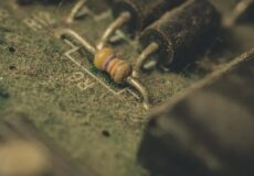 تمیزکاری دقیق و مؤثر بردهای مدار چاپی (PCB)