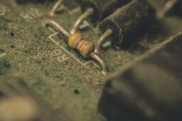 تمیزکاری دقیق و مؤثر بردهای مدار چاپی (PCB)